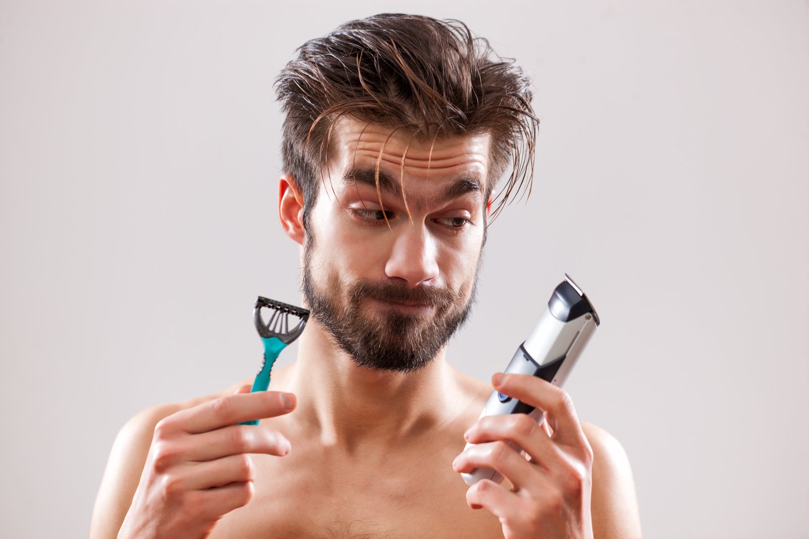 Should You Use an Electric Razor Or Manual Razor? 4 Essential Facts for the Electric Shaver Shopper